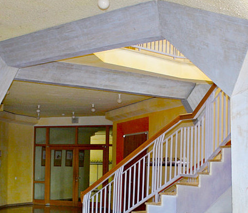 Säule einer Schule beim FSJ in Saarbrücken