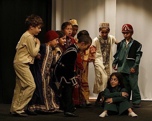 Theateraufführung beim FSJ an einer Schule in Armenien.