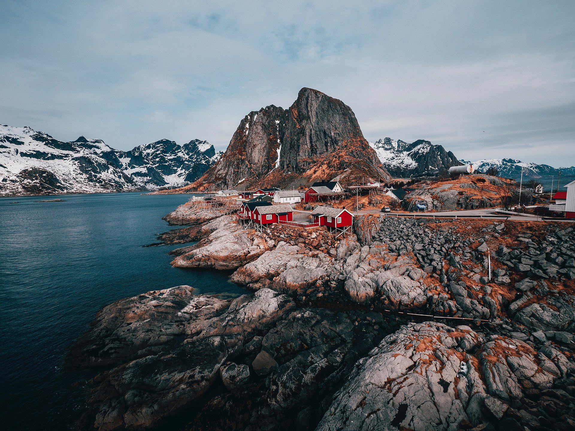 Kleine rote Hütte beim FSJ in Norwegen.