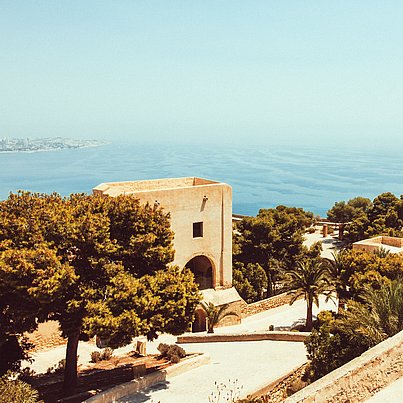 Kleines Dorf am Hafen beim FSJ in Spanien