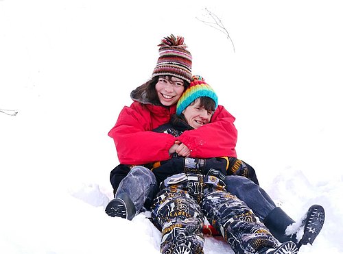 Im Schnee liegen beim FSJ Finnland