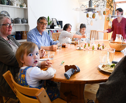 Gemeinsames Essen beim FSJ in der Heilpädagogik.