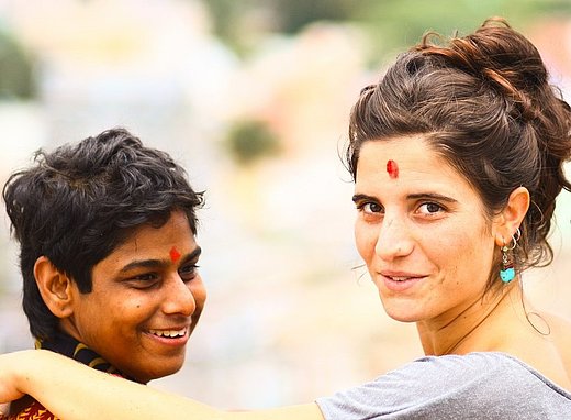 Freiwillige und Junge beim FSJ Indien