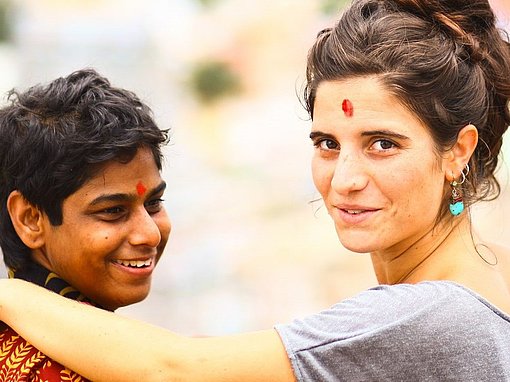 Freiwillige und Junge beim FSJ Indien