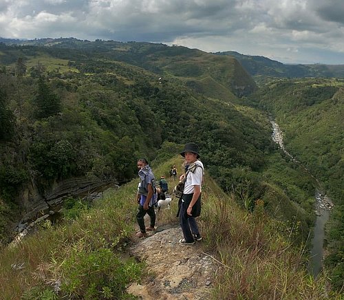 Wanderung in den Bergen beim FSJ China