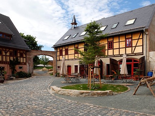 Süße Fachwerkhäuser auf dem Luisenhof beim FSJ in Sachsen