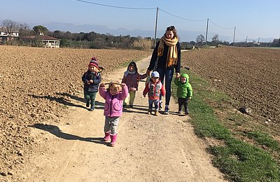 Spaziergang mit Kindern im FSJ Kindergarten in Spanien