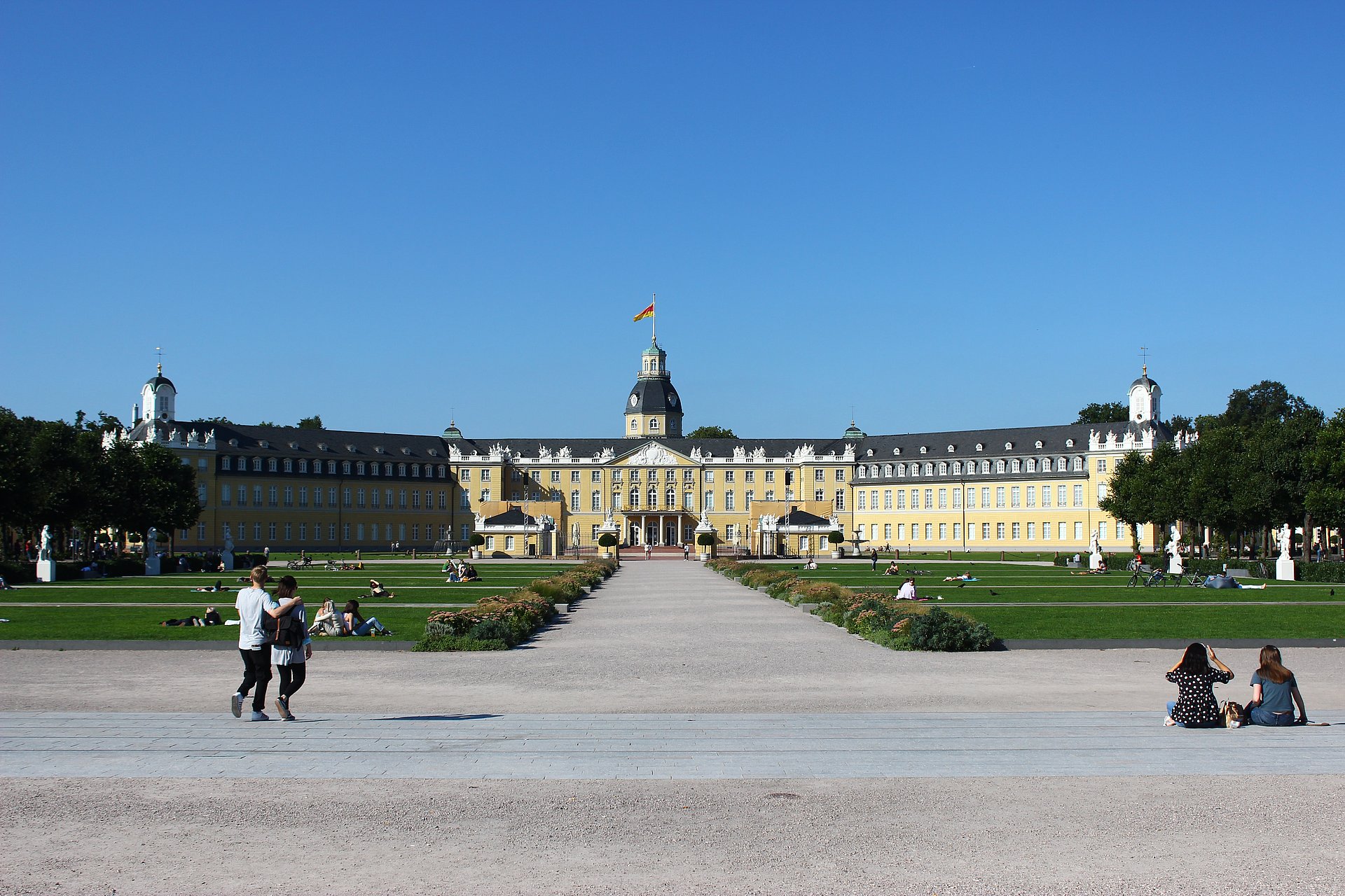 Gelbes Fächerschloss beim FSJ in Karlsruhe