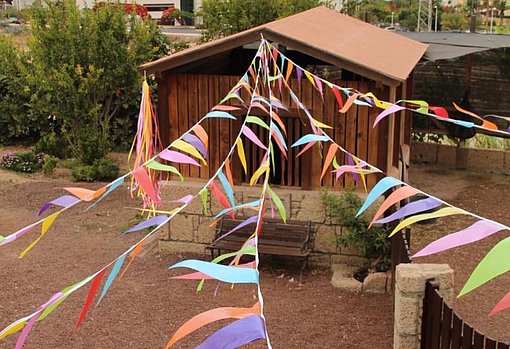 Bunte Fähnchen beim FSJ Spanien