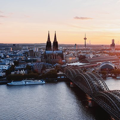 Dom und Brücke bei Sonnenuntergang beim FSJ in Köln