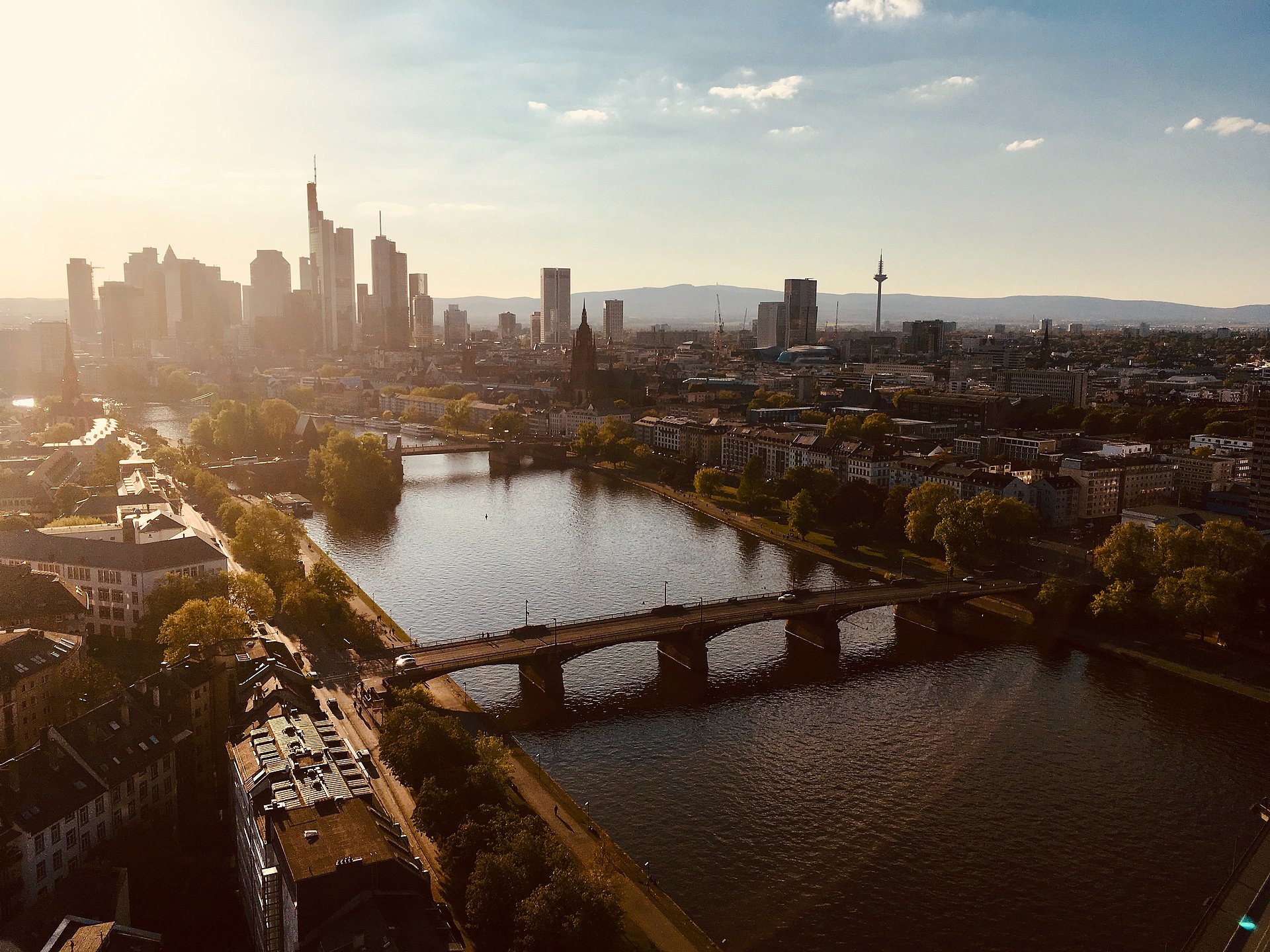 Stadtansicht und Fluss beim FSJ in Frankfurt