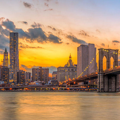 Skyline und Sonnenuntergang beim FSJ USA
