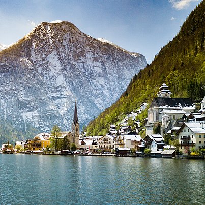 See, kleines Dorf und Berge beim FSJ in Österreich.