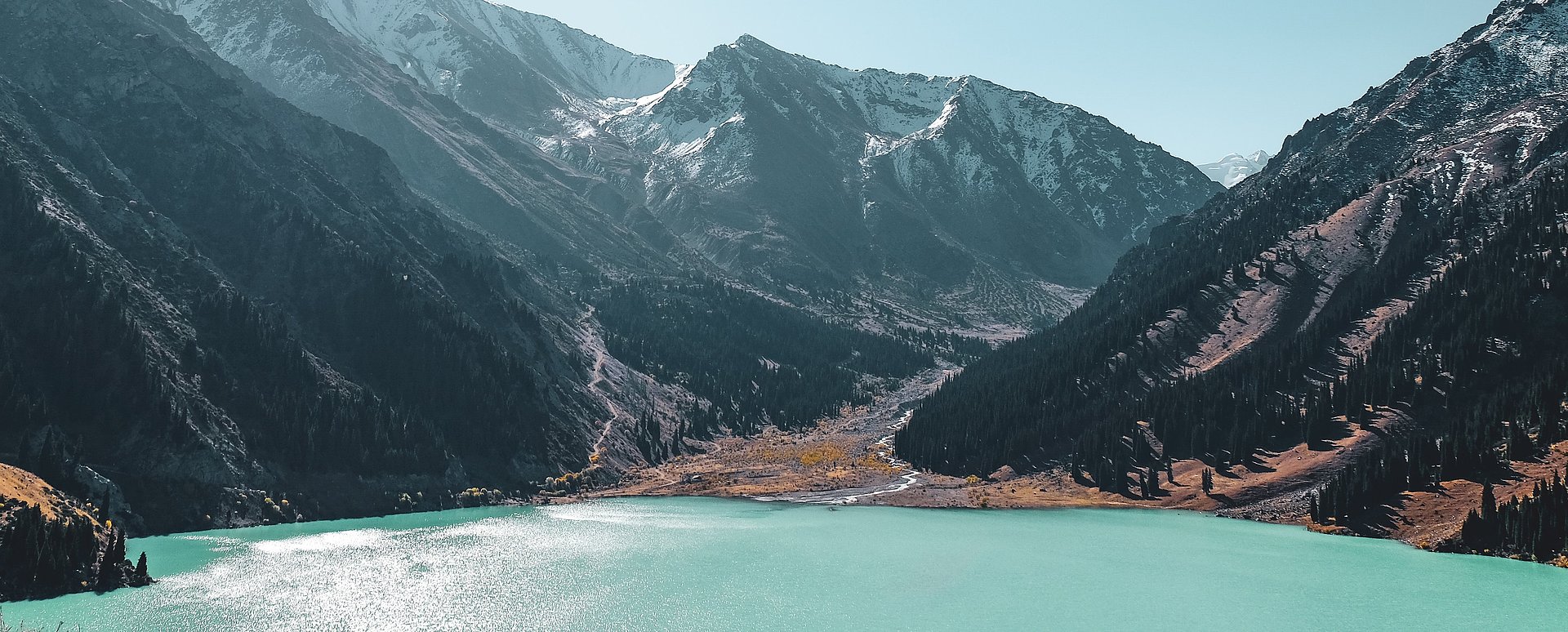 Berge und See beim FSJ in Kasachstan.
