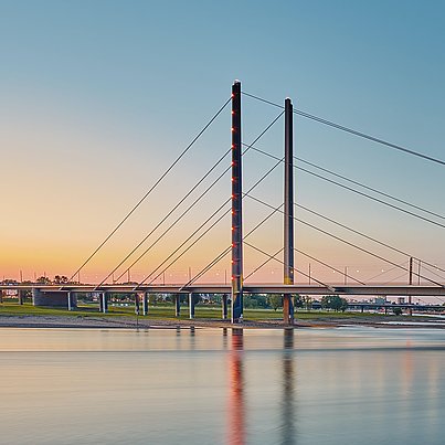 Brücke, Vögel und Sonnenuntergang beim FSJ in Düsseldorf