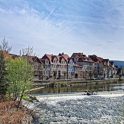 Fachwerkhäuser und Fluss beim FSJ in Fulda