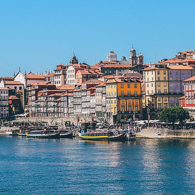 Hafen, Meer und bunte Häuser beim FSJ in Porto in Portugal
