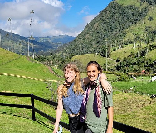 Zwei Freundinnen bei ihrem FSJ in Costa Rica