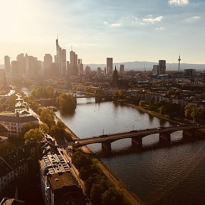 Stadtansicht und Fluss beim FSJ in Frankfurt