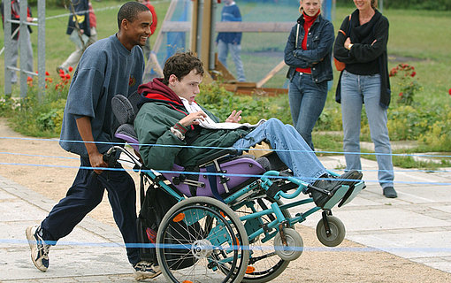 Rollstuhlrennen im FSJ Sozialtherapie