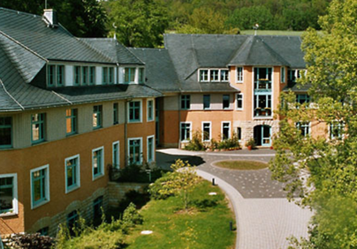 Schöne Gebäude von heilpädagogischer Schule und Heim beim FSJ in Sachsen