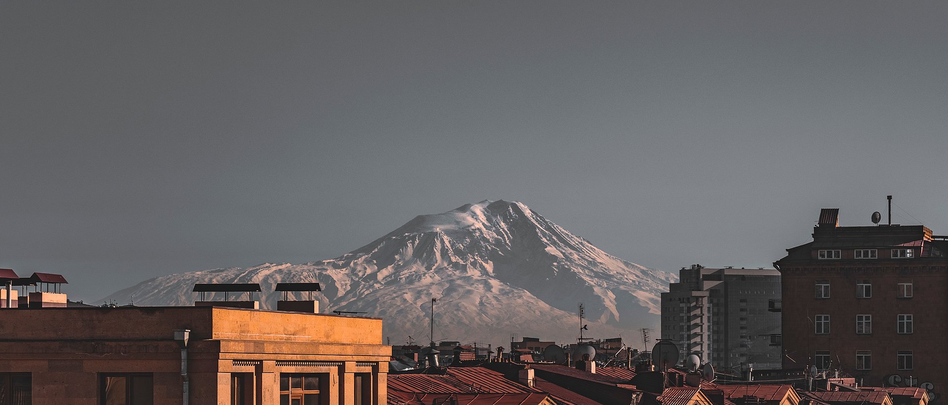 Berge und Häuser beim FSJ Armenien