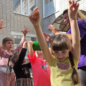 emergency pedagogy Ukraine Girl in Pokrov participates in emergency pedagogical activities