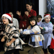 Waldorfschule Georgien Kinder mit Behinderungen an der Waldorfschule Georgien feiern Weihnachten