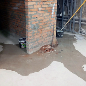 Waldorfschule Ukraine Spenden Wasser im Schutzraum in Waldorfschule Ukraine