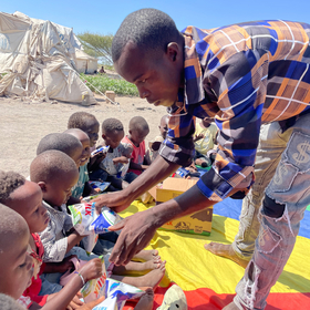 Waldorf Kakuma Project Kenia Milch für Kinder in einem Flüchtlingslager